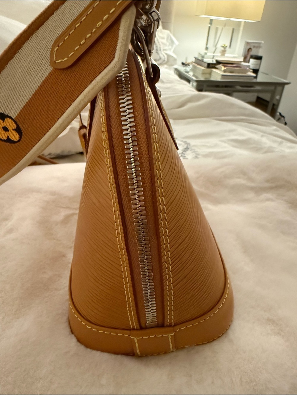 Louis Vuitton Alma BB bag - Picture 5 of 12